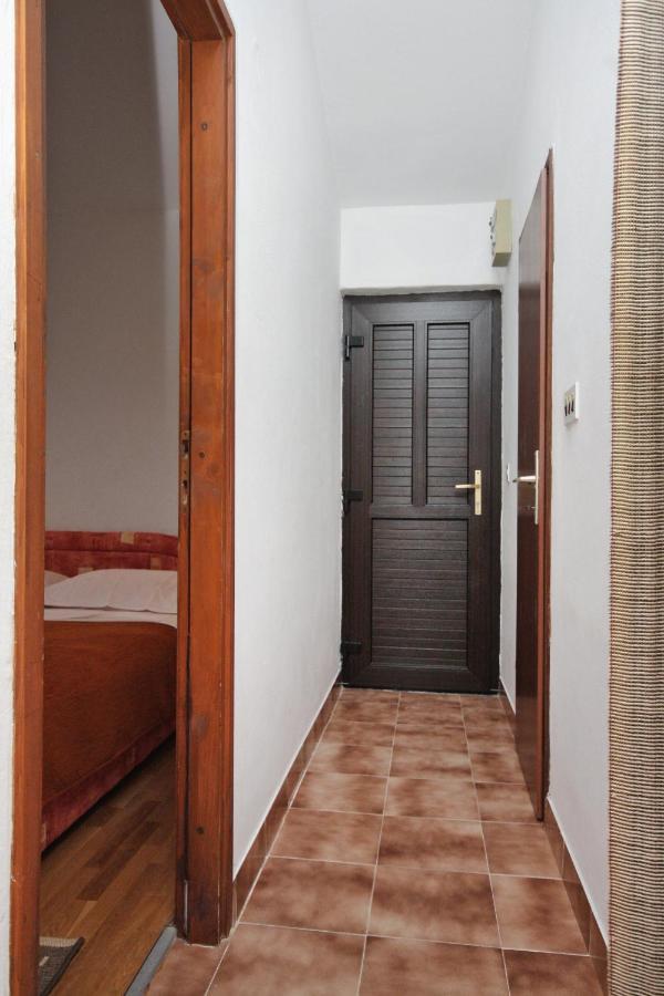 Apartments By The Sea Nemira, Omis - 5884 Tice Extérieur photo
