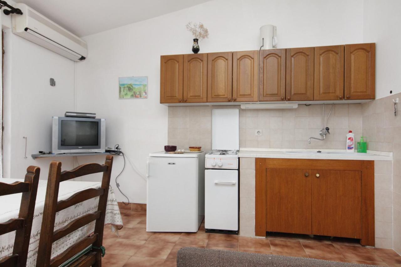 Apartments By The Sea Nemira, Omis - 5884 Tice Extérieur photo