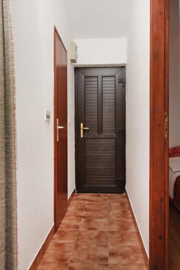 Apartments By The Sea Nemira, Omis - 5884 Tice Extérieur photo